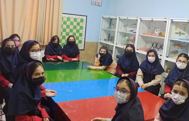 بازید از آزمایشگاه مدرسه 2