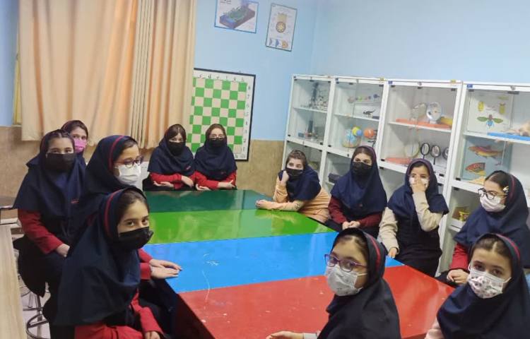 بازید از آزمایشگاه مدرسه 3