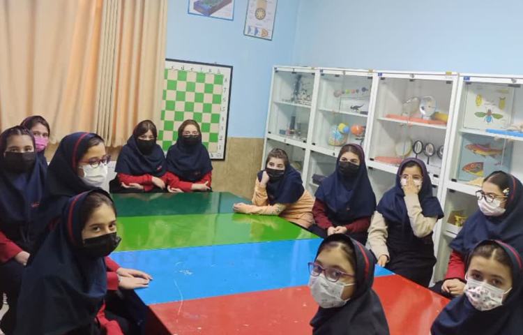 بازید از آزمایشگاه مدرسه 3