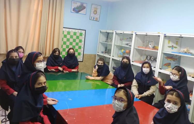 بازید از آزمایشگاه مدرسه 4