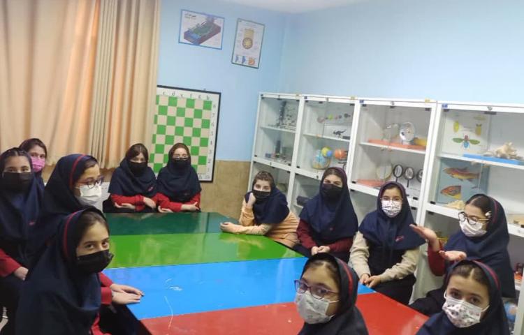 بازید از آزمایشگاه مدرسه 4