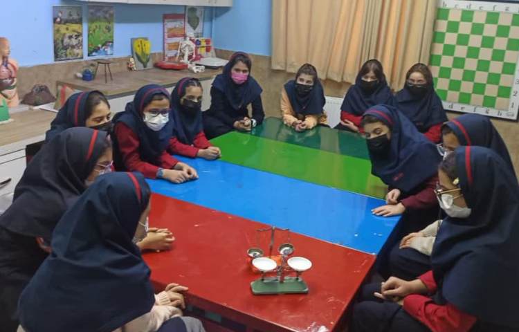 بازید از آزمایشگاه مدرسه 5