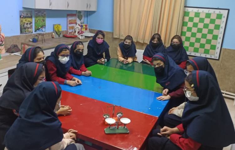 بازید از آزمایشگاه مدرسه 5