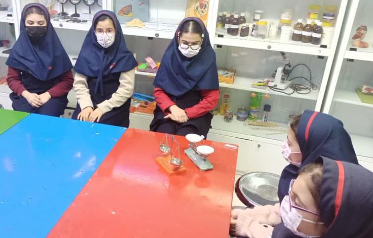 بازید از آزمایشگاه مدرسه 7