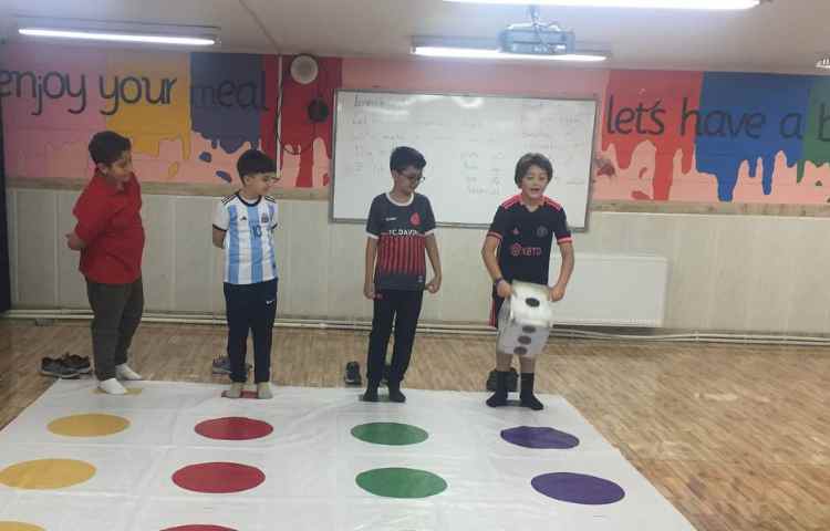 بازی اطلاعات عمومی با تاس و صفحه 4