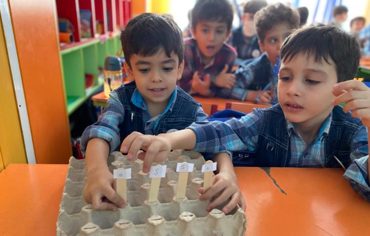 :بازی با حروف و کلمه سازی، کلاس توت فرنگی 1