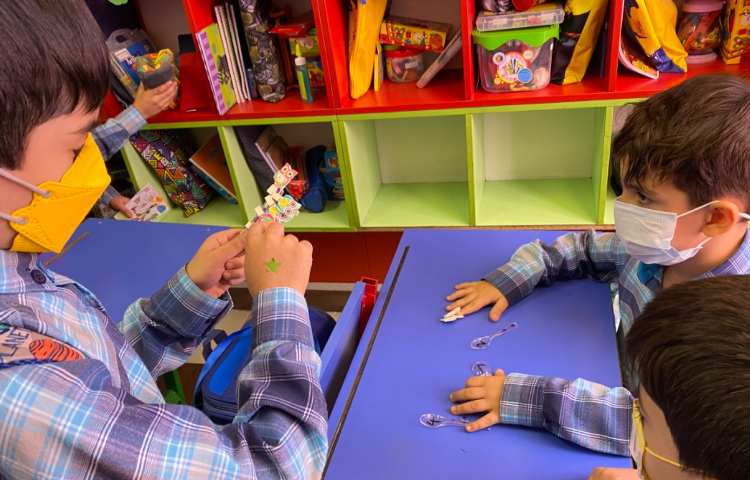 :بازی با حروف و کلمه سازی، کلاس سیب 4