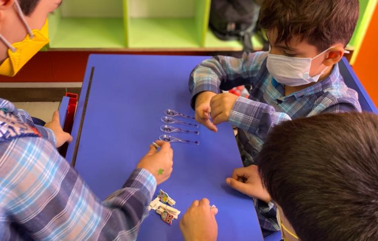 :بازی با حروف و کلمه سازی، کلاس سیب 8