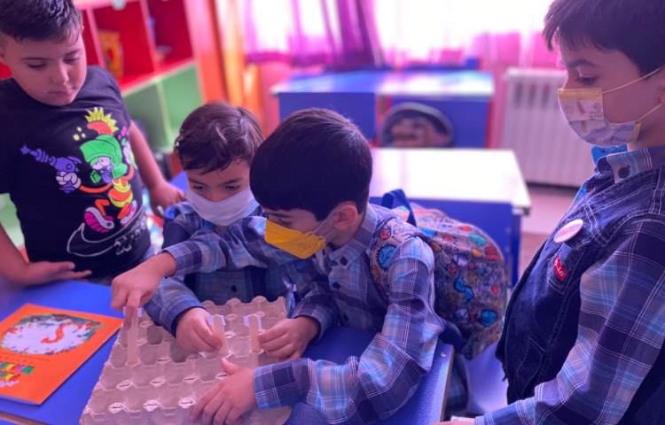 :بازی با حروف و کلمه سازی، کلاس سیب