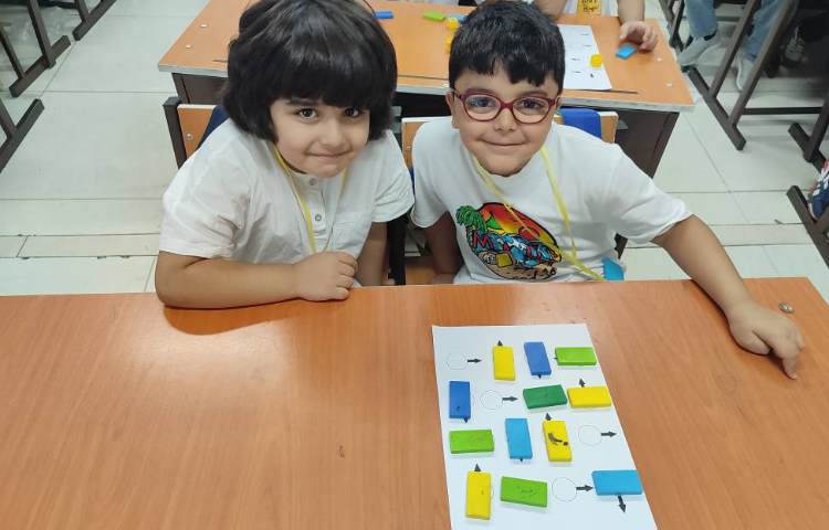 بازی با دومینو برای یادگیری جهت‌ها. 2