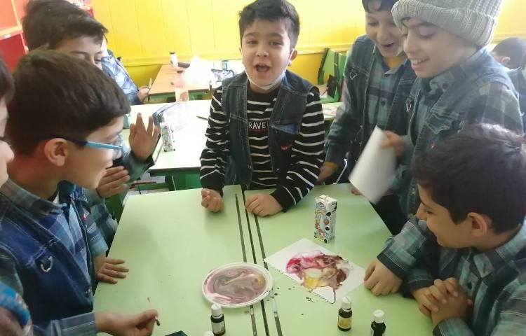 :بازی با رنگ ها، کلاس زمین 1