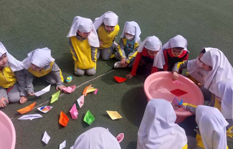 بازی با قایق های کاغذی 2