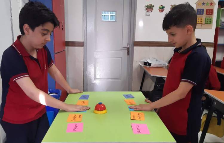 بازی با لغات کتاب Science 2