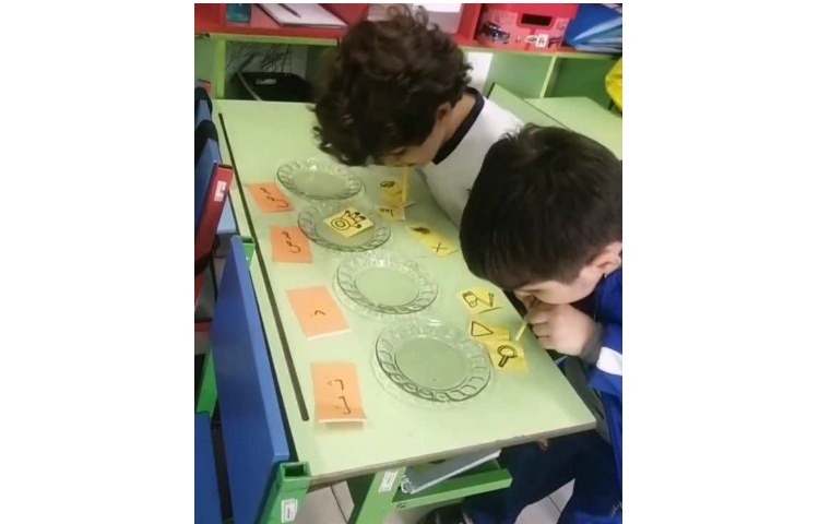 بازی با نی و تصاویر مربوط به نشانه ها