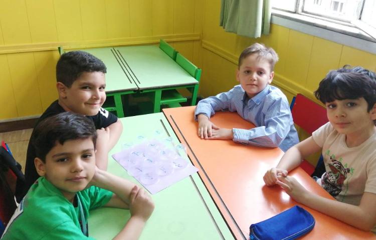 : بازی با واژه ها، بازی املای لیوانی(دوز)