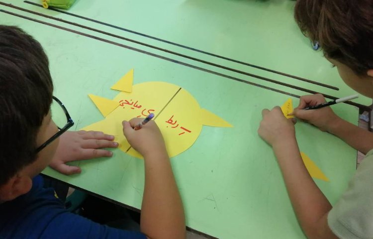 : بازی با واژه ها، دست ورزی اِ ربط و ی میانجی 2