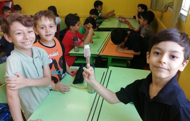 : بازی با واژه ها، دست ورزی عروسک بند انگشتی 1