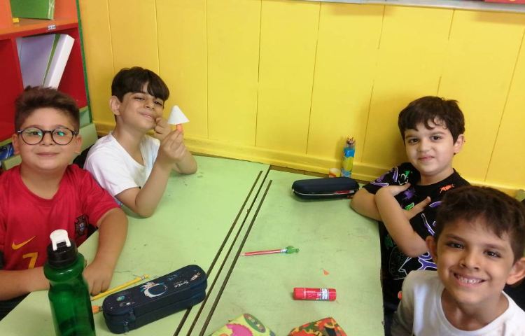 : بازی با واژه ها، دست ورزی عروسک بند انگشتی 2