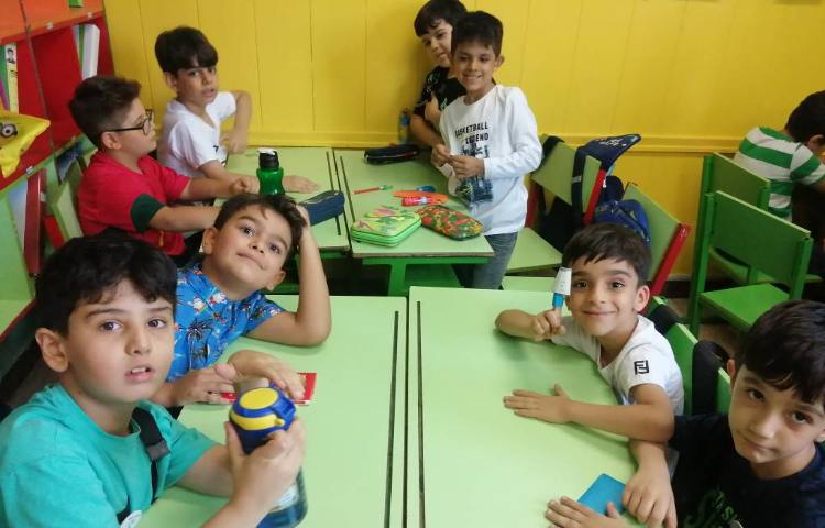 : بازی با واژه ها، دست ورزی عروسک بند انگشتی 4