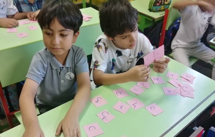 :بازی با واژه ها، دست ورزی نشانه ها و تقویت املا 4