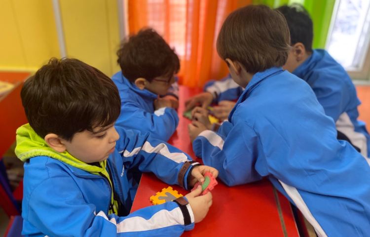 :بازی با پازل و تمرین صدا و اکشن حروف 4