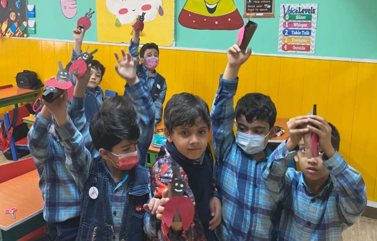 :بازی با کاردستی کفشدوزک، کلاس فضانوردان 2