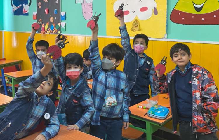 :بازی با کاردستی کفشدوزک، کلاس فضانوردان 4