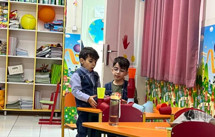 بازی با کاپ جهت هماهنگی گوش و دست ؛تقویت قدرت عمل و عکس العمل اجرا شد 2