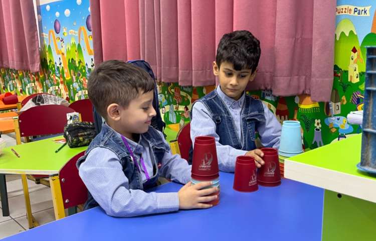 بازی با کاپ جهت هماهنگی گوش و دست ؛تقویت قدرت عمل و عکس العمل اجرا شد 3