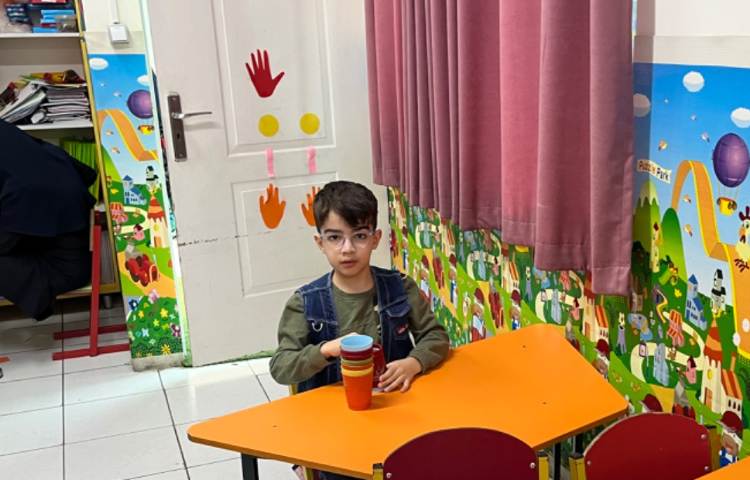 بازی با کاپ جهت هماهنگی گوش و دست ؛تقویت قدرت عمل و عکس العمل اجرا شد 5