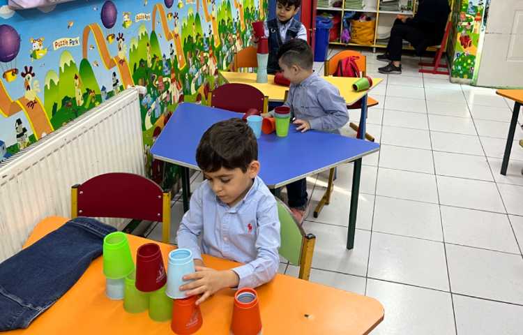 بازی با کاپ جهت هماهنگی گوش و دست ؛تقویت قدرت عمل و عکس العمل اجرا شد 6