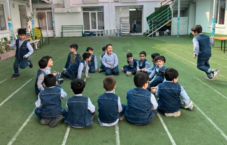 بازی با کاپ جهت هماهنگی گوش و دست ؛تقویت قدرت عمل و عکس العمل اجرا شد 4