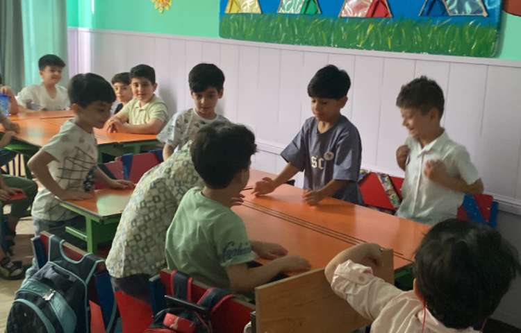 بازی pass the bomb برای معرفی خود 2