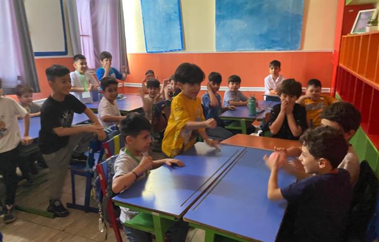 بازی pass the bomb برای معرفی خود 4