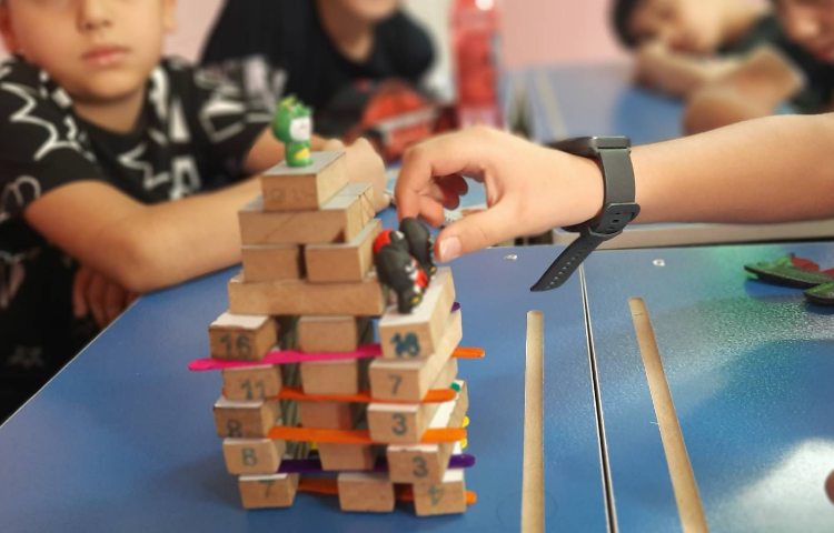 : بازی برج هیجان (کلاس زنگ تفریح بازی ساختنی)