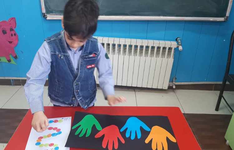 بازی بسیار هیجان انگیز هزارپا رنگارنگ به همراه گلهای نازنینم 1