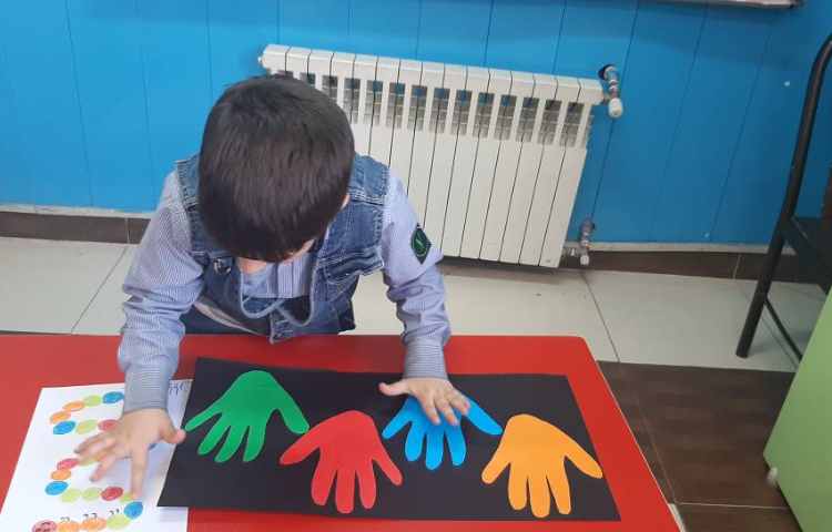 بازی بسیار هیجان انگیز هزارپا رنگارنگ به همراه گلهای نازنینم 2