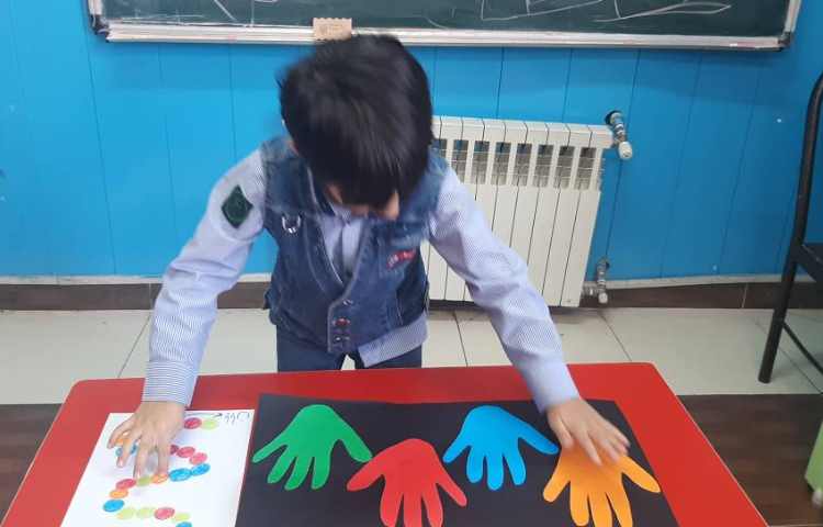 بازی بسیار هیجان انگیز هزارپا رنگارنگ به همراه گلهای نازنینم 4