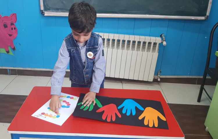 بازی بسیار هیجان انگیز هزارپا رنگارنگ به همراه گلهای نازنینم 5