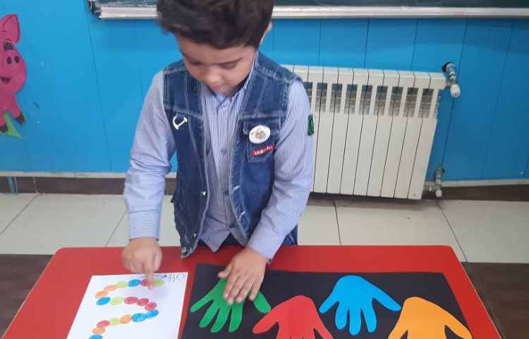 بازی بسیار هیجان انگیز هزارپا رنگارنگ به همراه گلهای نازنینم 6