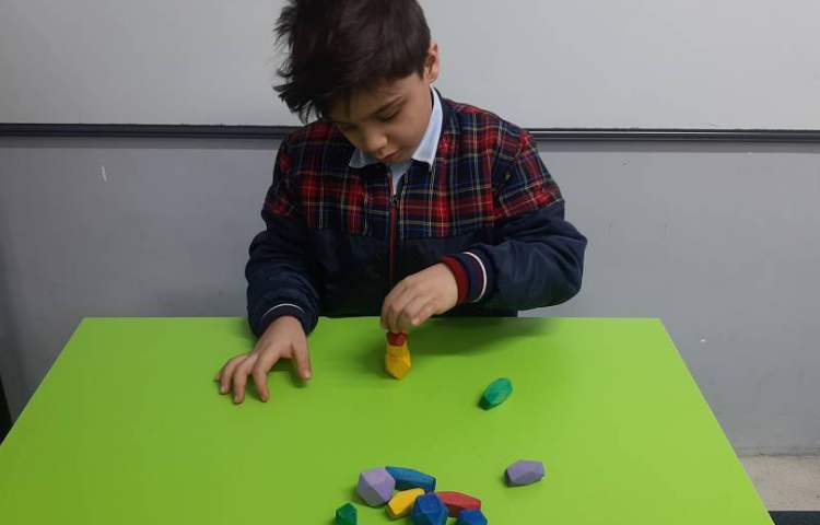 بازی تعادلی-حرکتی با عزیزانم در کلاس شاپرک 1