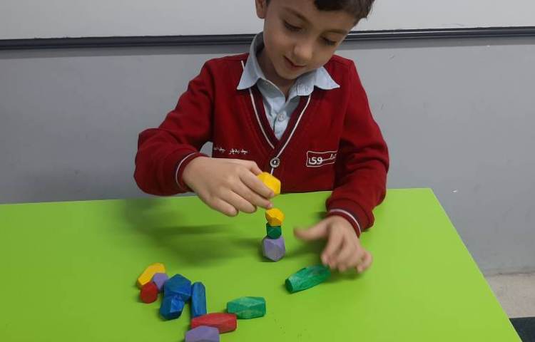 بازی تعادلی-حرکتی با عزیزانم در کلاس شاپرک 2