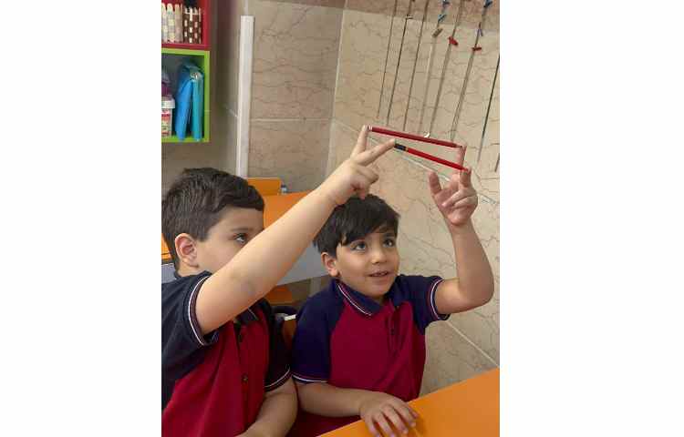 بازی تعادلی با مداد جهت تقویت دقت و تمرکز و دستورزی 1
