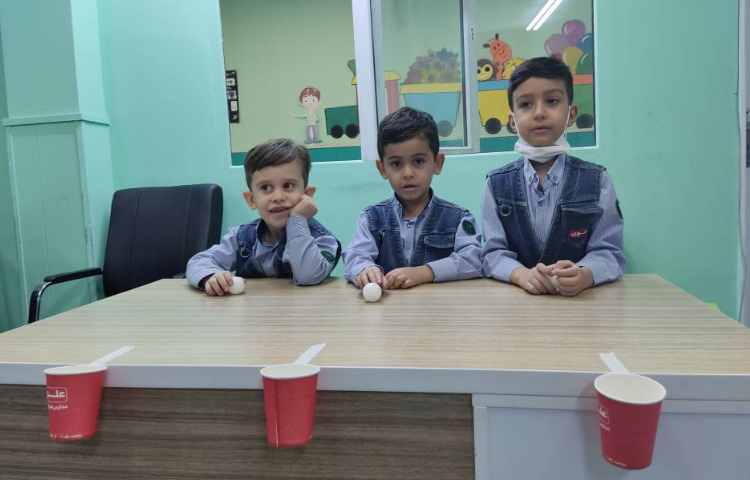 بازی تمرکزی توپ و لیوان جهت افزایش تمرکز و دقت 1