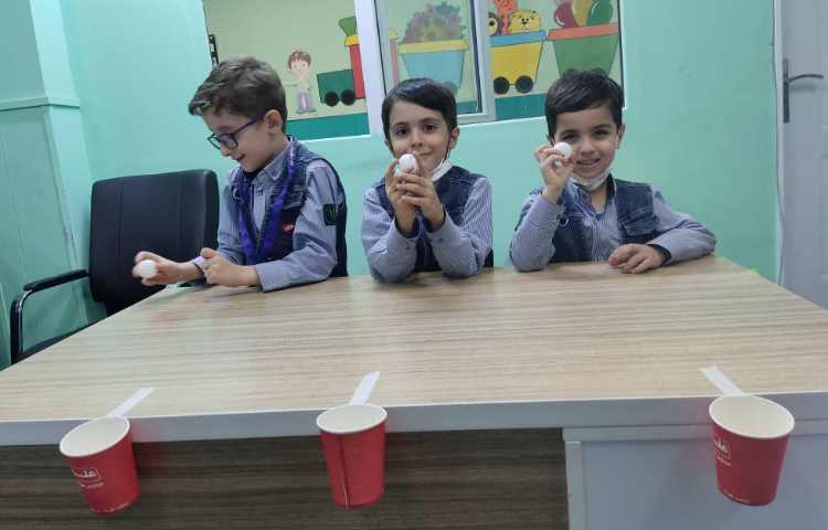 بازی تمرکزی توپ و لیوان جهت افزایش تمرکز و دقت 3