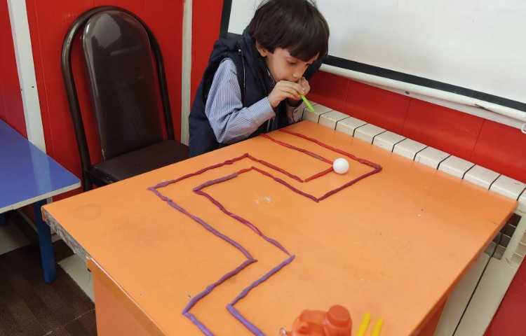 بازی تمرکزی توپ و نی جهت افزایش دقت و تمرکز 3