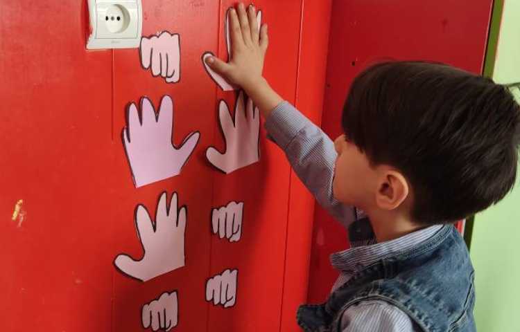 بازی تمرکزی جهت شناخت دست چپ و راست 4