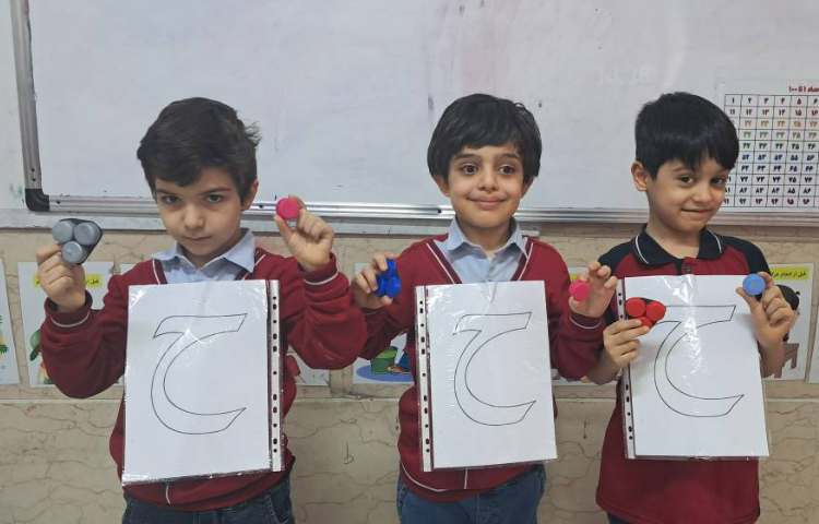 بازی تمرین کلمه ها و نقطه ها 1