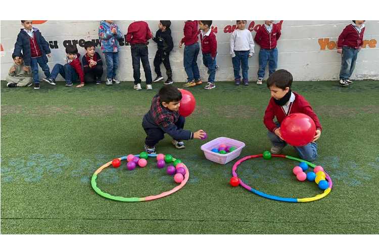 بازی توپ و بادکنکبا هدف کنترل همزمان