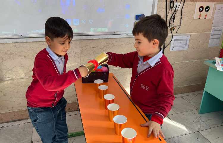 بازی توپ و لیوان 4